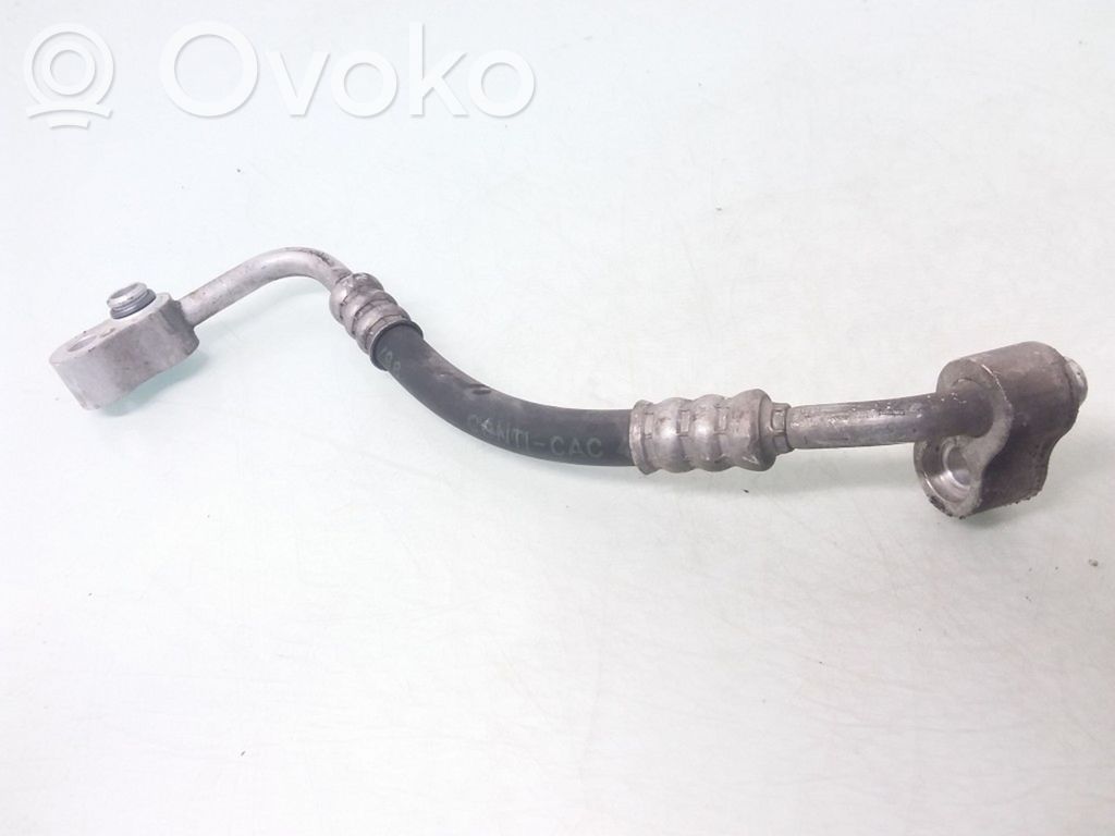 BMW 7 E38 Ilmastointilaitteen putki (A/C) 