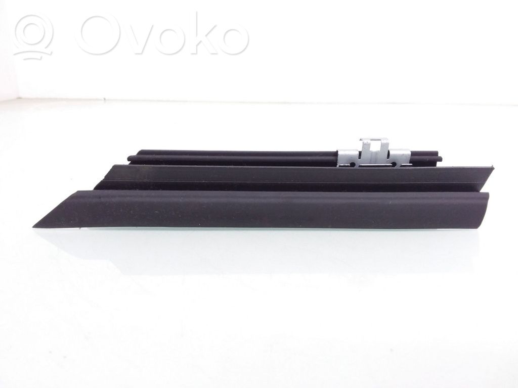 BMW 7 G11 G12 Gumowa uszczelka szyby drzwi tylnych 