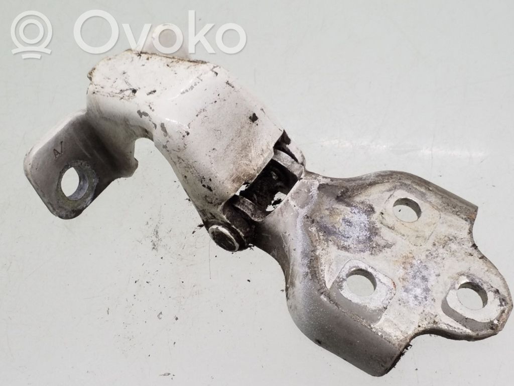 Opel Movano A Priekšpusē apakšējā vira (eņģe) 