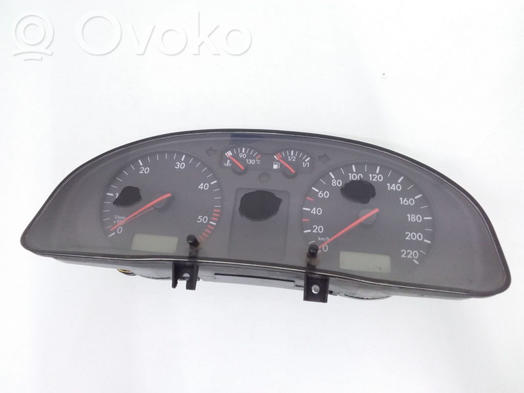 Volkswagen PASSAT B5 Spidometras (prietaisų skydelis) 