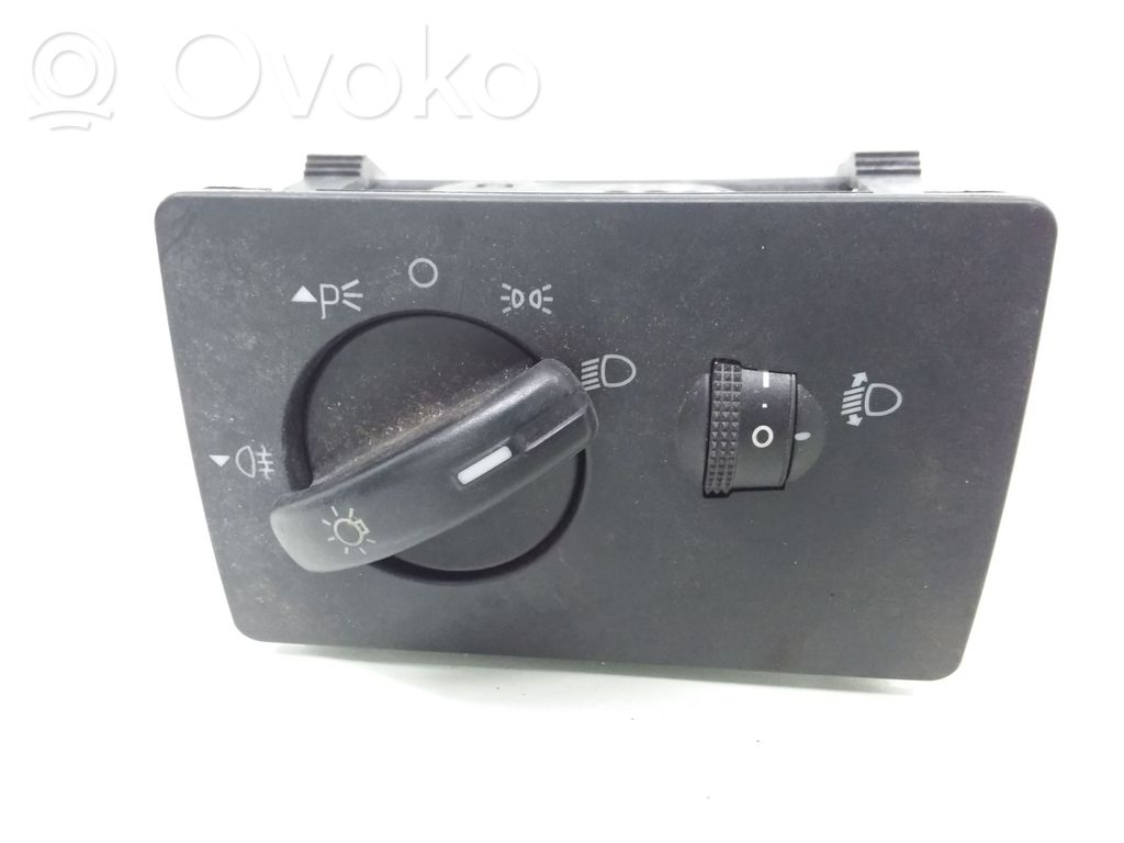 Light switch   7M5T13A024EA