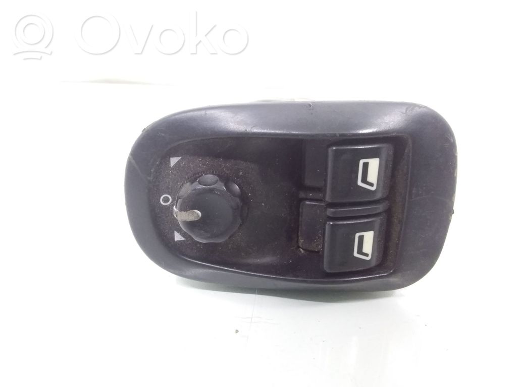 Peugeot 206 Electric window control switch 
