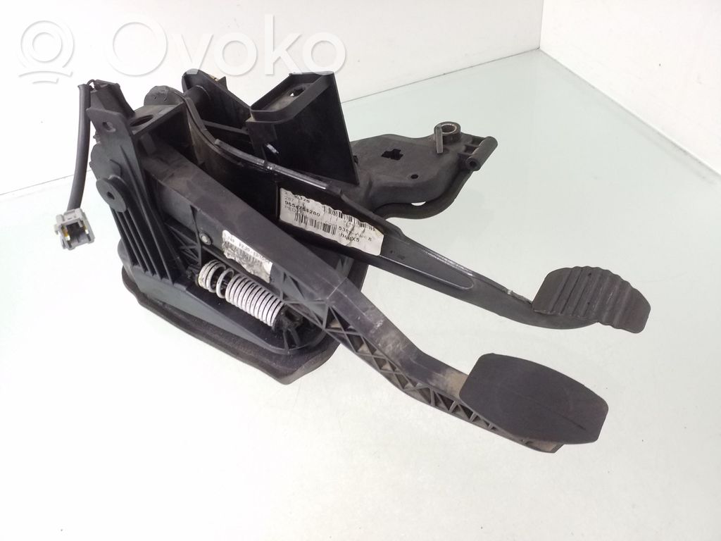 Peugeot 407 Педаль 