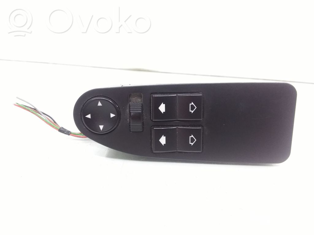 Electric window control switch   8368988