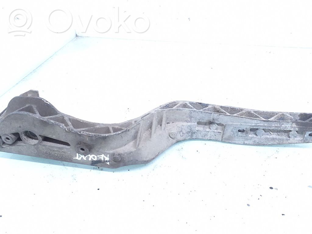 Rear differential/diff mount bracket   8D0599289