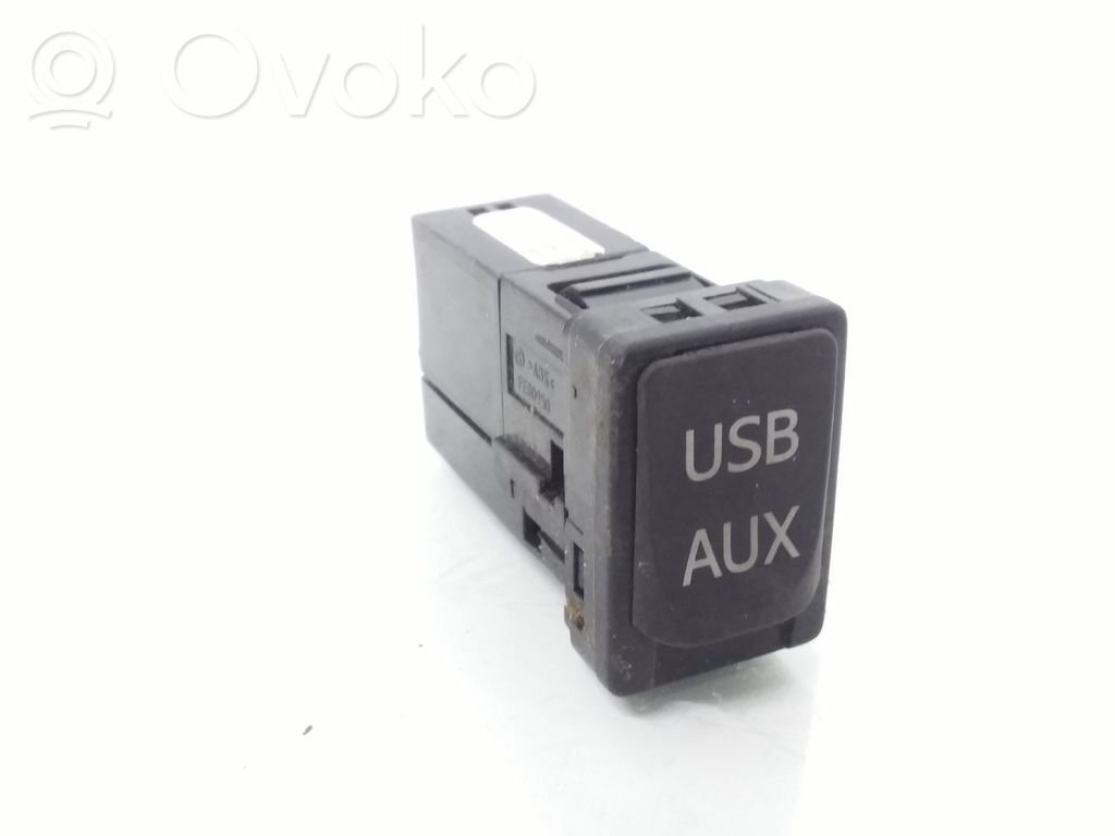 Toyota Verso USB socket connector 