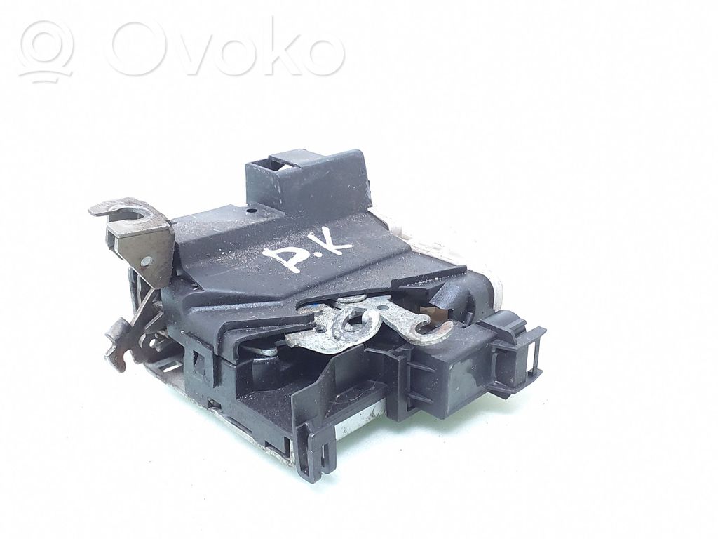 Audi A4 S4 B5 8D Priekšpusē slēdzene 