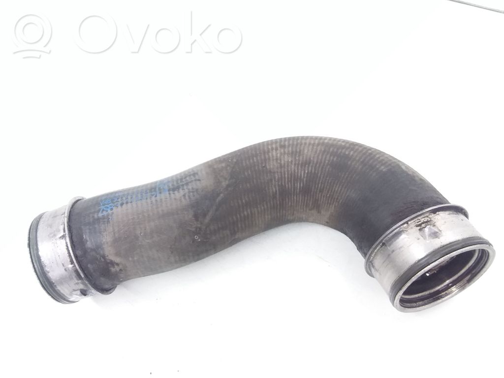 Volkswagen PASSAT B6 Tube d'admission de tuyau de refroidisseur intermédiaire 