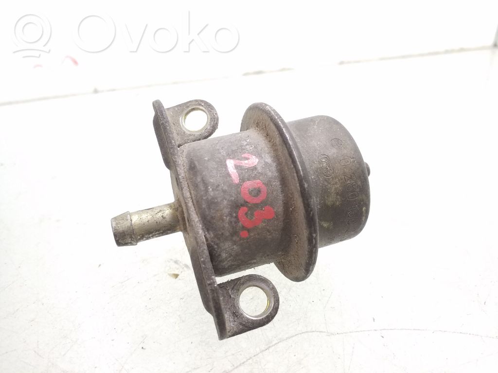 BMW 5 E34 Régulateur de pression de carburant 