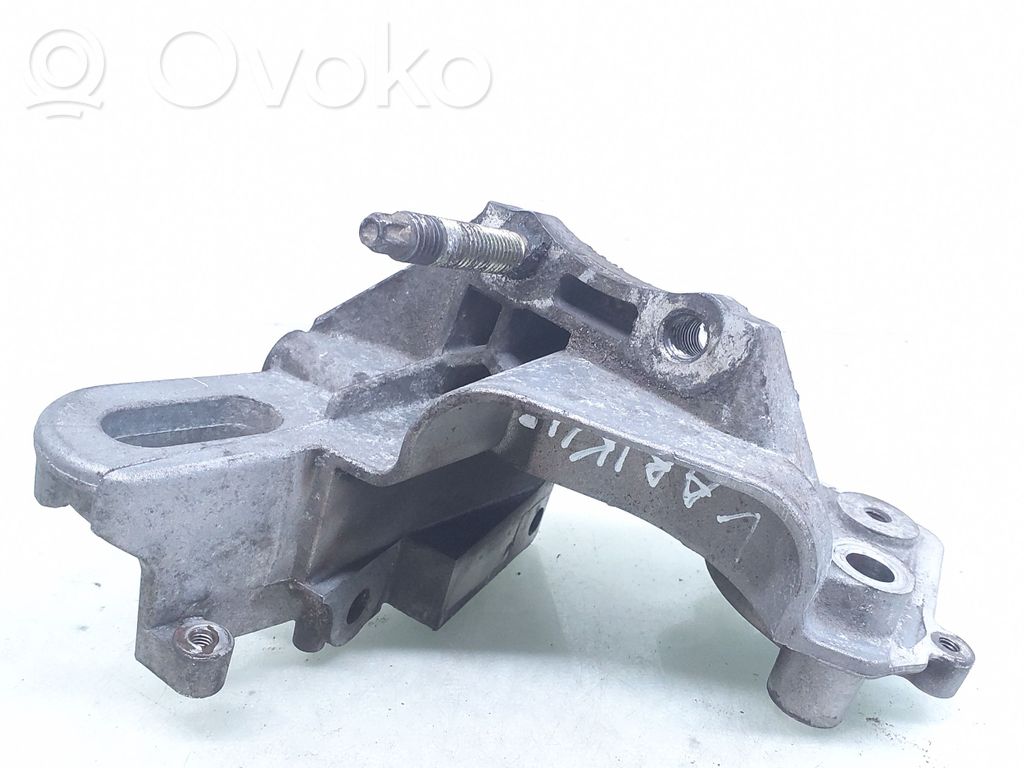 Volvo V50 Engine mounting bracket 