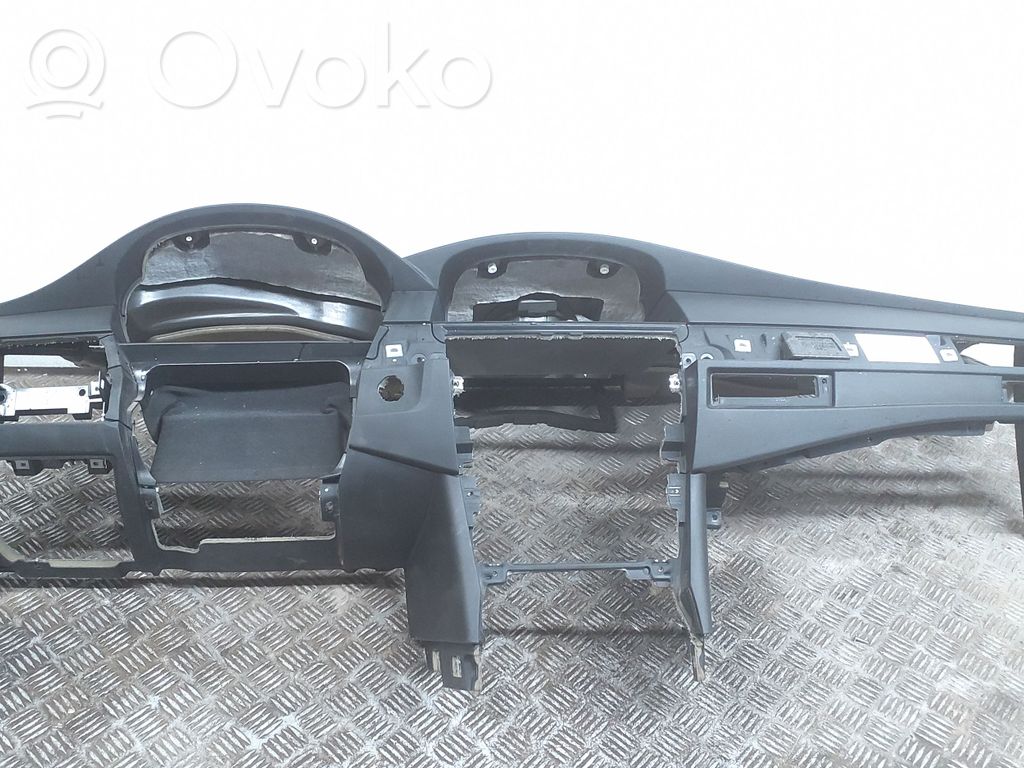 BMW 5 E60 E61 Panelis 