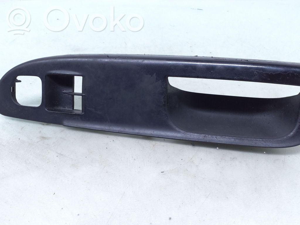 Volkswagen PASSAT B6 Obudowa klamki wewnętrznej drzwi przednich 