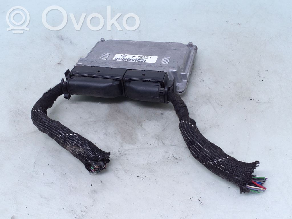 Volkswagen PASSAT B5.5 Engine control unit/module 