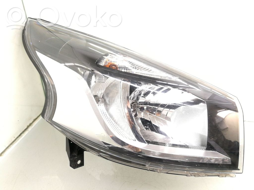 Renault Trafic III (X82) Lampa przednia 