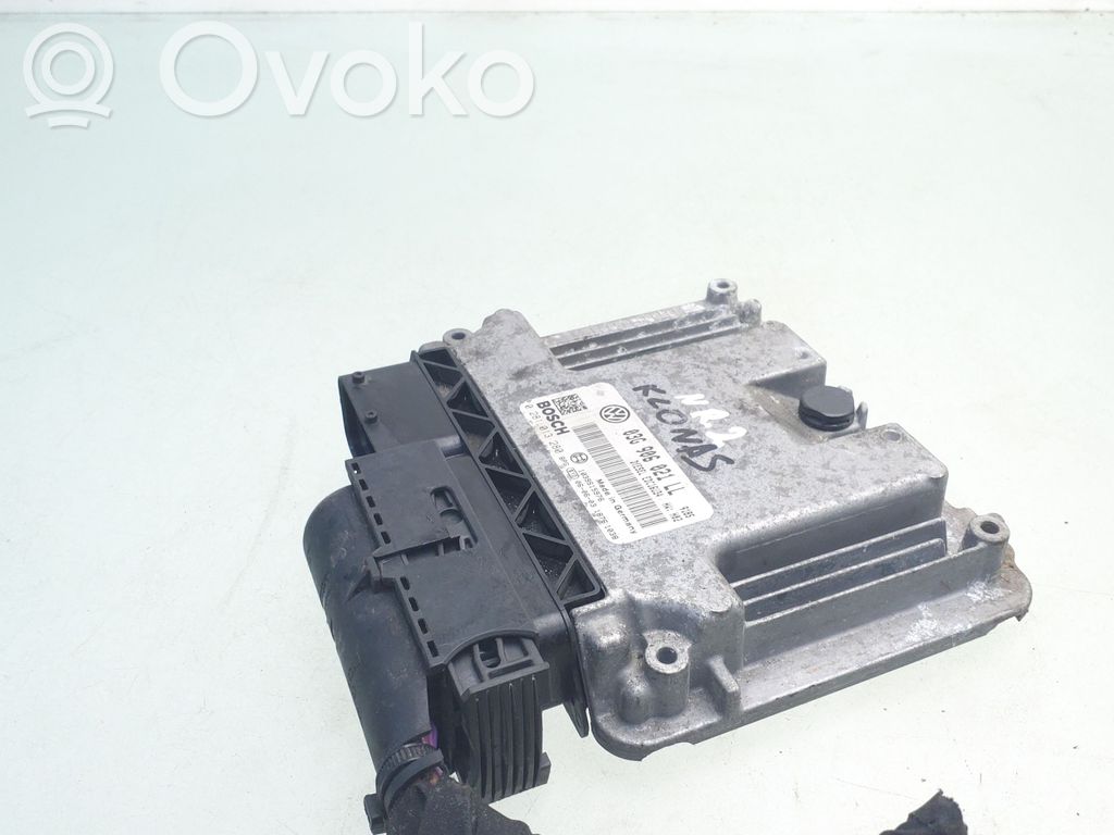Volkswagen PASSAT B6 Engine control unit/module 