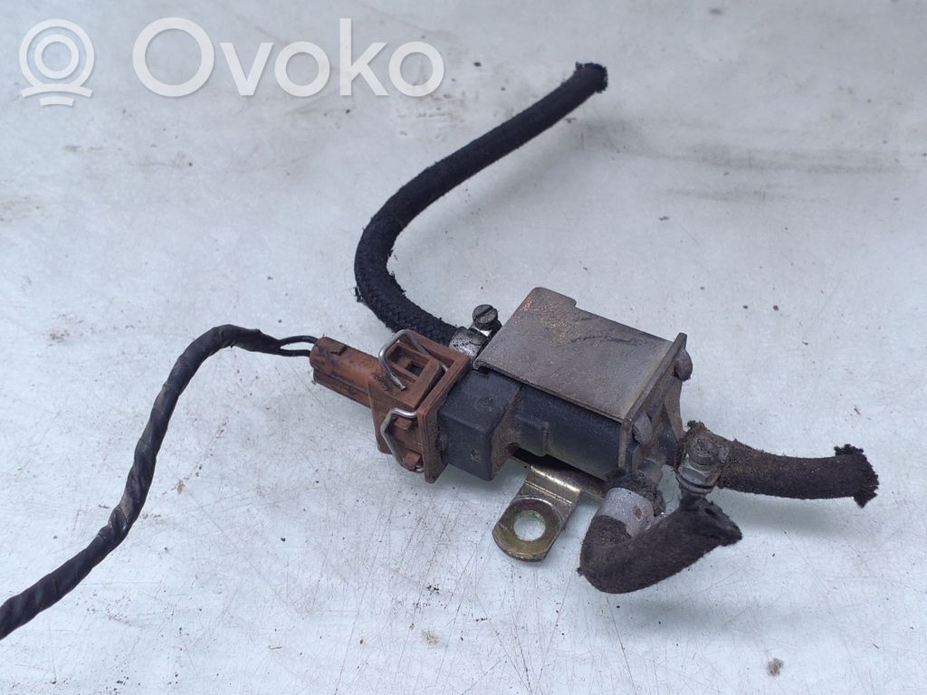 Volkswagen PASSAT B4 Soupape à vide 