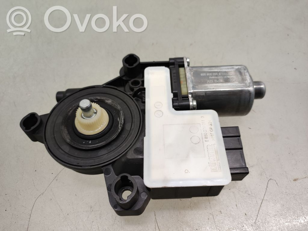 Skoda Fabia Mk3 (NJ) Silnik regulatora szyby drzwi przednich 