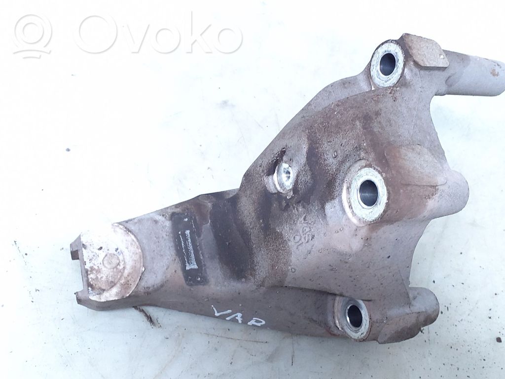 Honda Accord Engine mounting bracket 