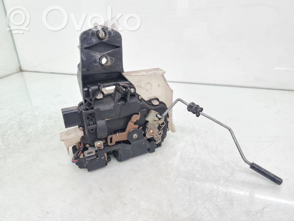 Volkswagen PASSAT B5 Etuoven lukko 