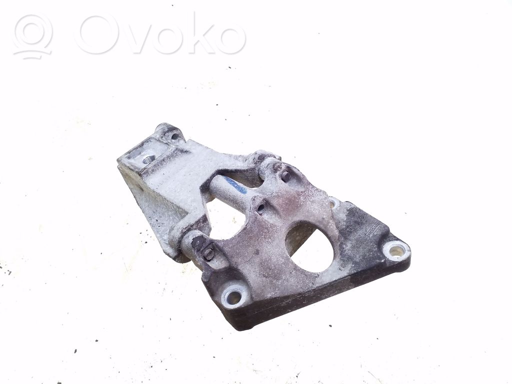 Nissan Micra Engine mounting bracket 