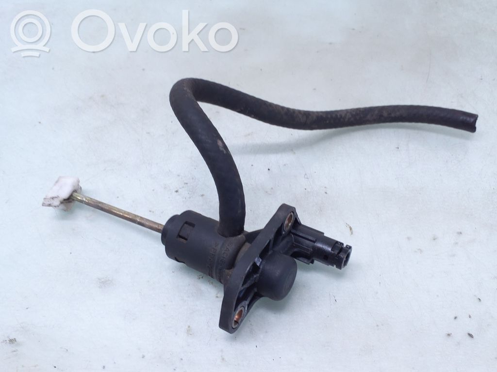 Audi A4 S4 B6 8E 8H Kytkimen apusylinteri 