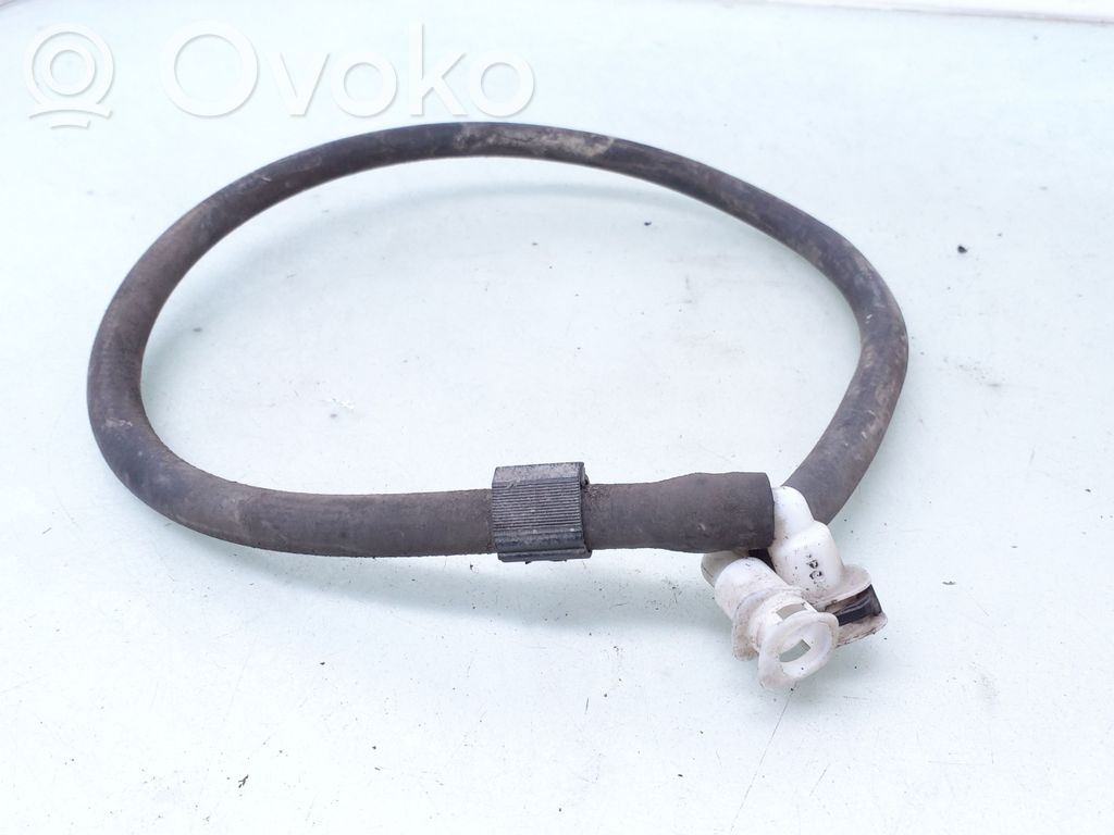 Headlight washer hose/pipe