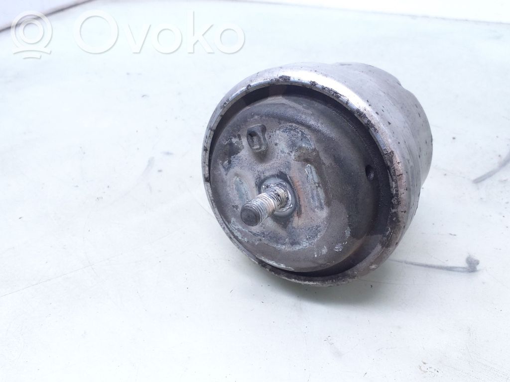 Engine mount bracket