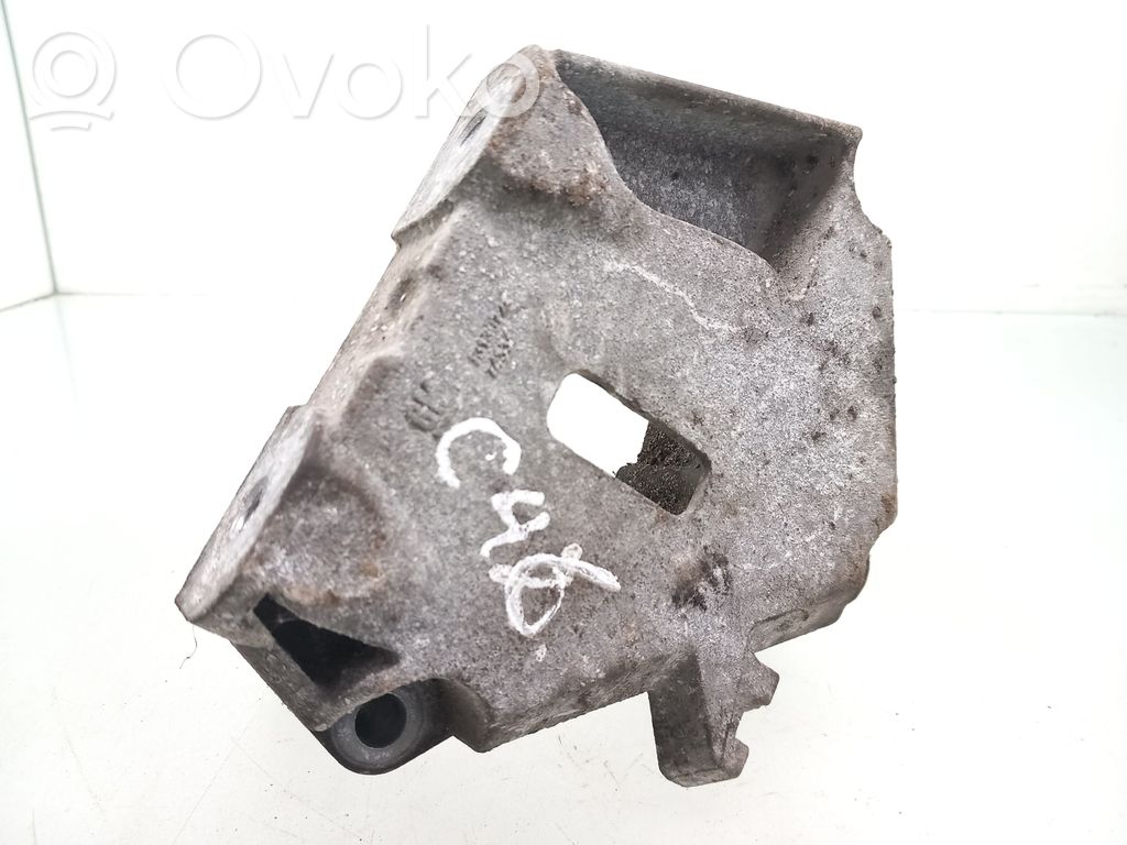 Engine mounting bracket   13130728