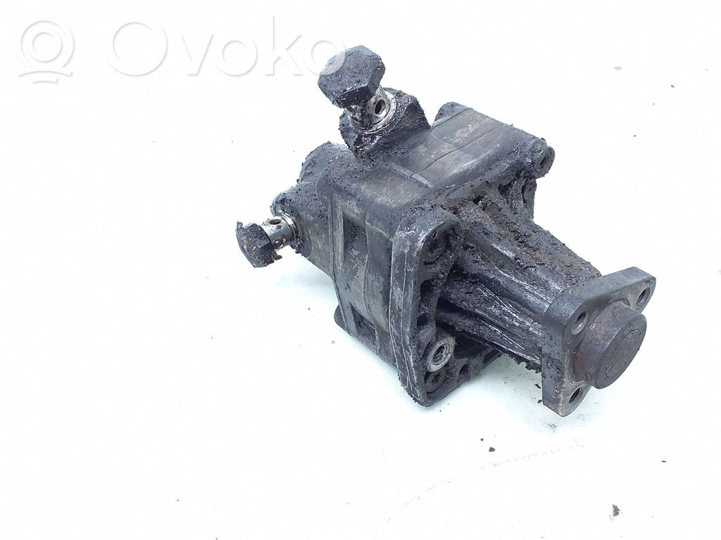 Opel Omega B1 Power steering pump 