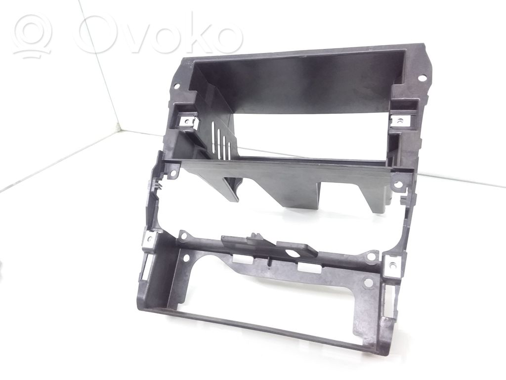 Verkleidung Radio / Navigation   6M2118A998A