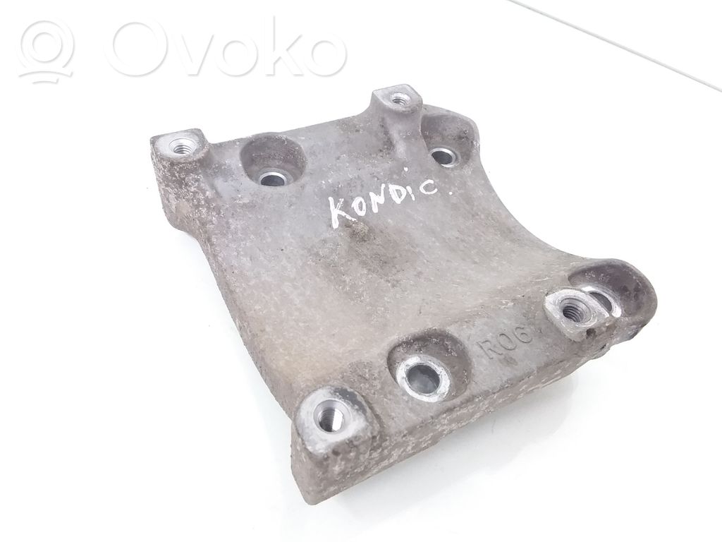 Honda CR-V A/C compressor mount bracket 