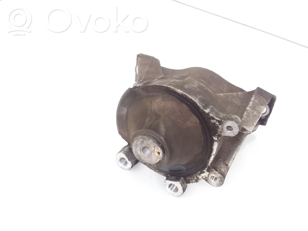 Honda CR-V Engine mount bracket 
