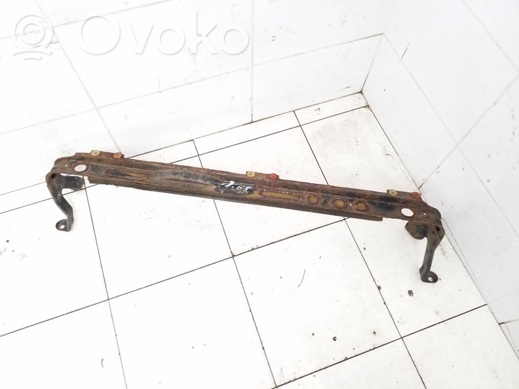 Ford Focus Radiatoru paneļa turētājs (televizora) 