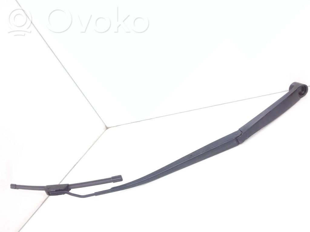 Hyundai Tucson TL Front wiper blade arm 
