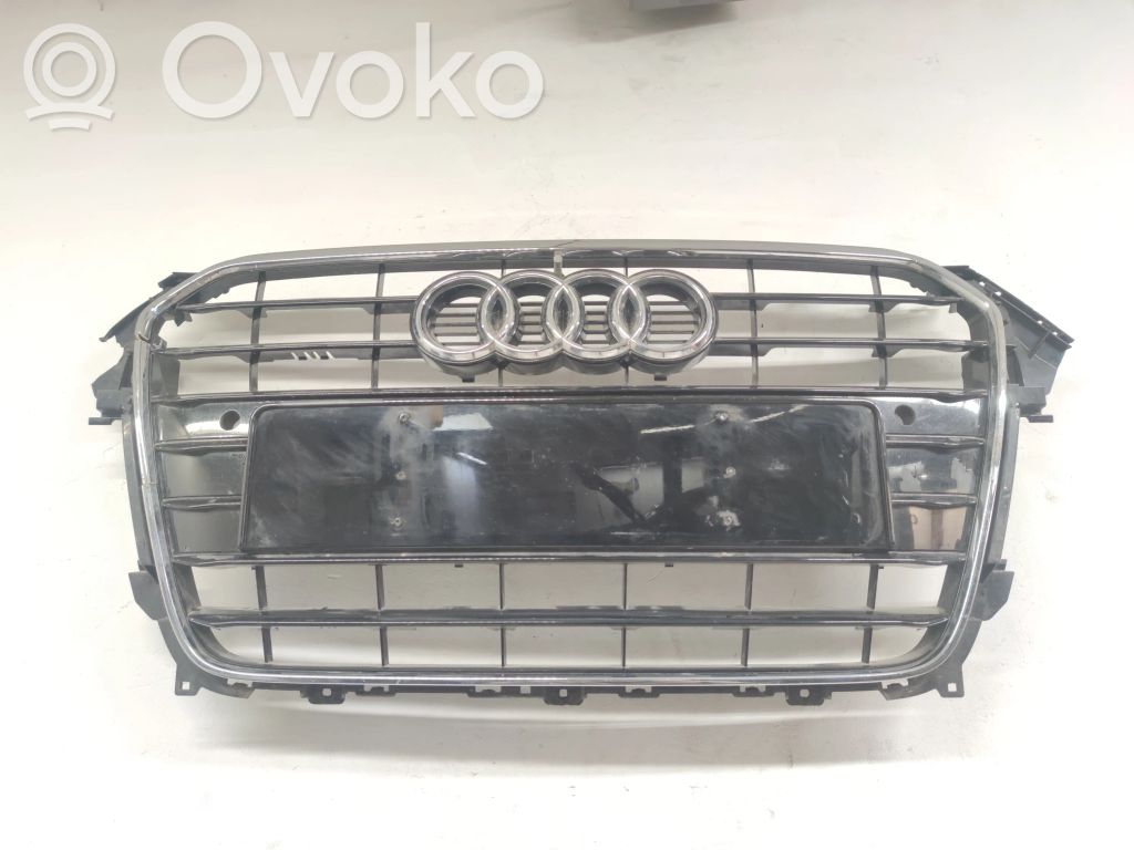 Audi A4 S4 B8 8K Etupuskurin ylempi jäähdytinsäleikkö 
