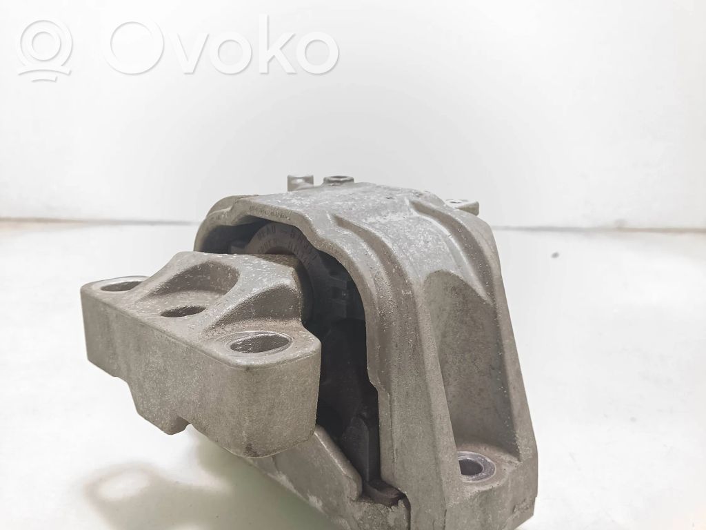 Volkswagen Golf Plus Engine mount bracket 