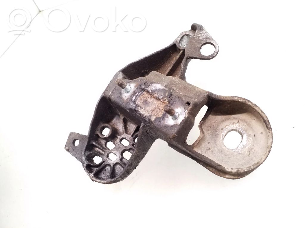 Łapa / Mocowanie silnika   8E0199351C