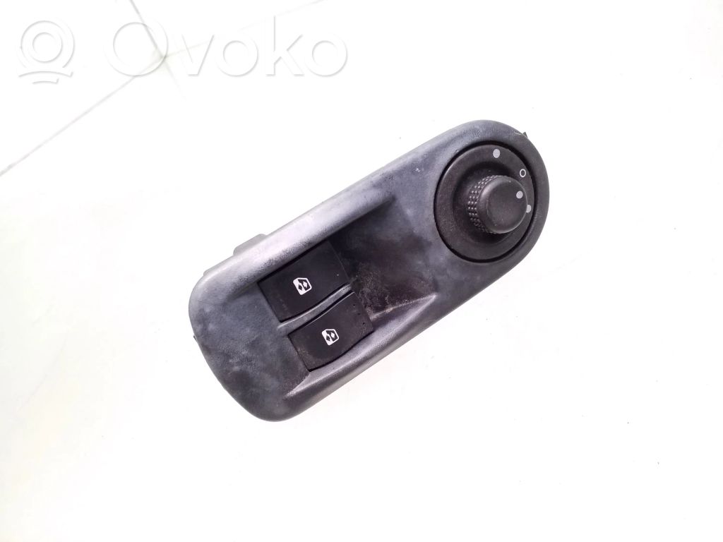 Opel Vivaro Electric window control switch 
