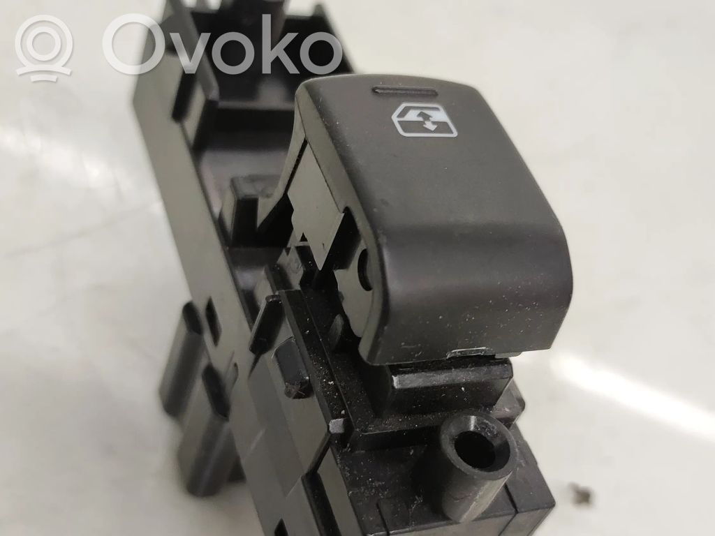 Subaru Impreza IV Electric window control switch 