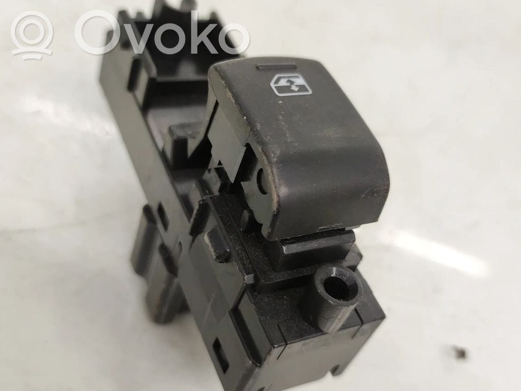 Subaru Impreza IV Electric window control switch 