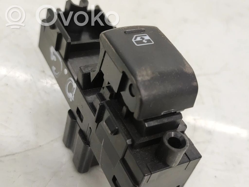 Subaru Impreza IV Electric window control switch 