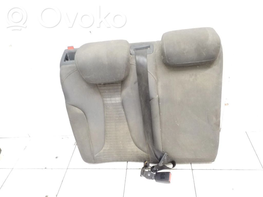 Asiento trasero   8V0857740