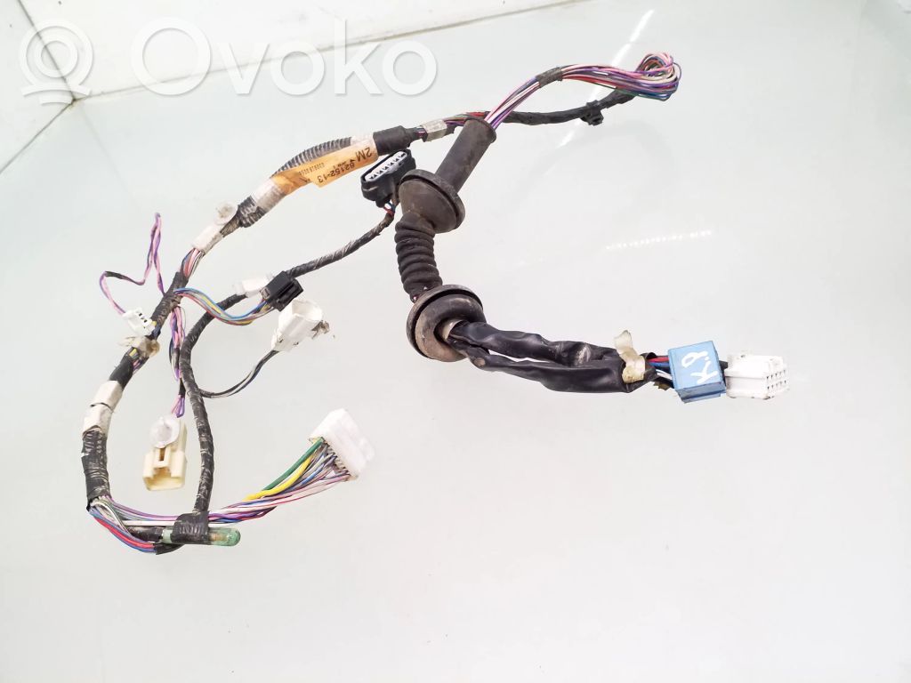 Toyota Corolla Verso E121 Cableado de puerta delantera 
