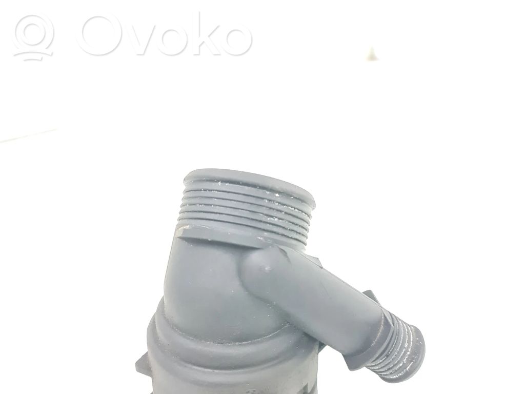 BMW 5 E39 Engine coolant pipe/hose 
