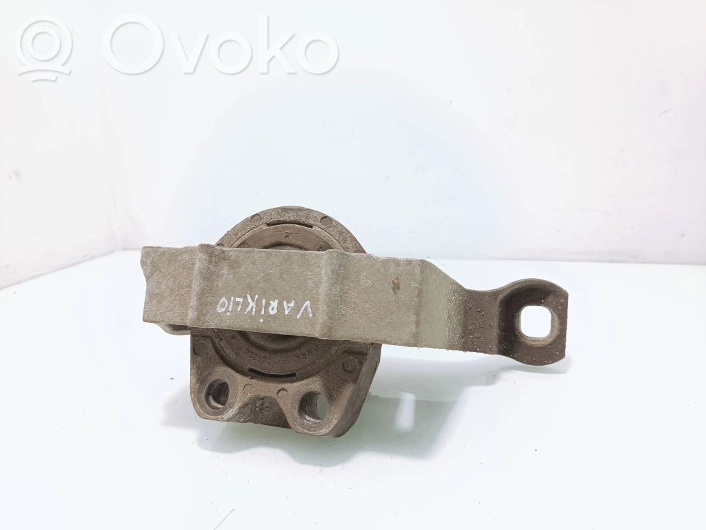 Ford Focus Engine mount bracket 