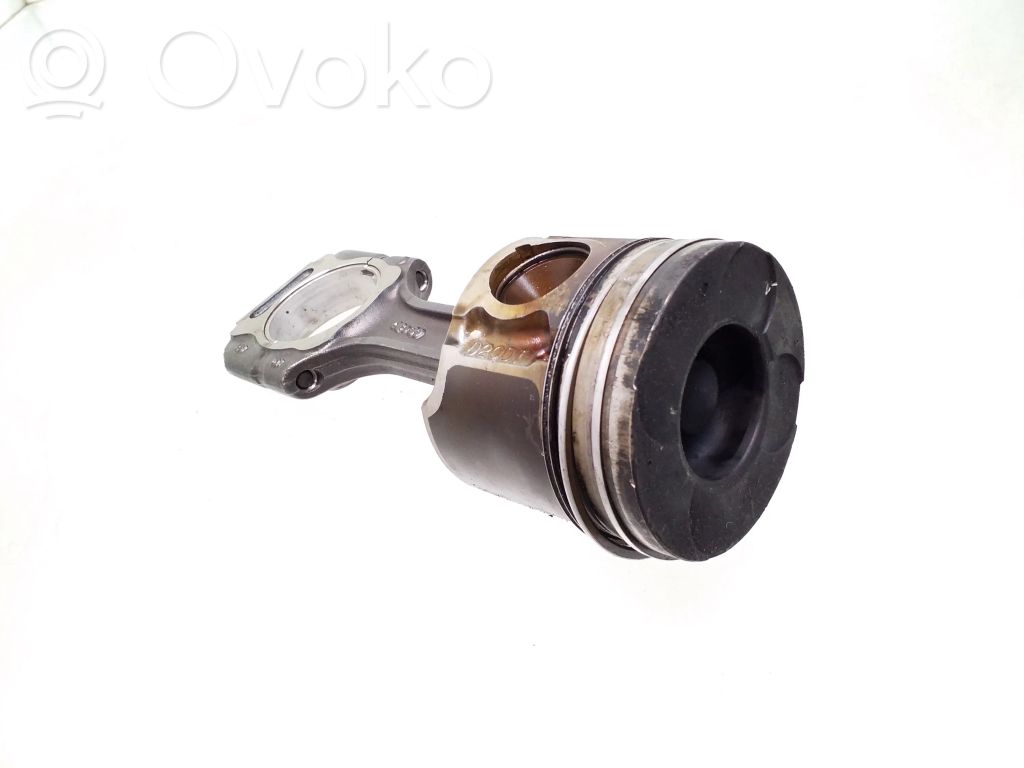 SsangYong Kyron Piston with connecting rod 