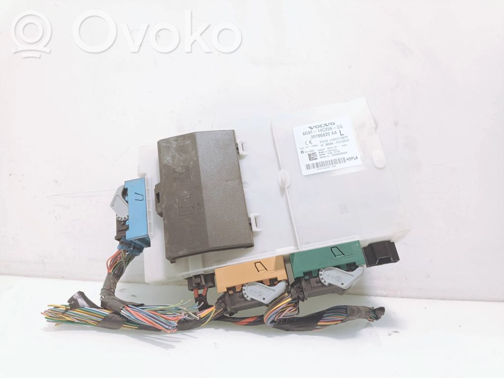Volvo S80 Fuse module 