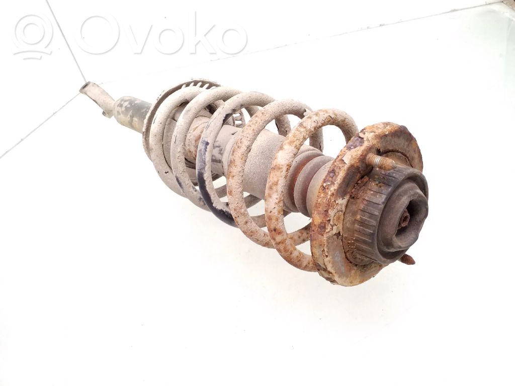 Audi A4 S4 B5 8D Etuiskunvaimennin kierrejousella 