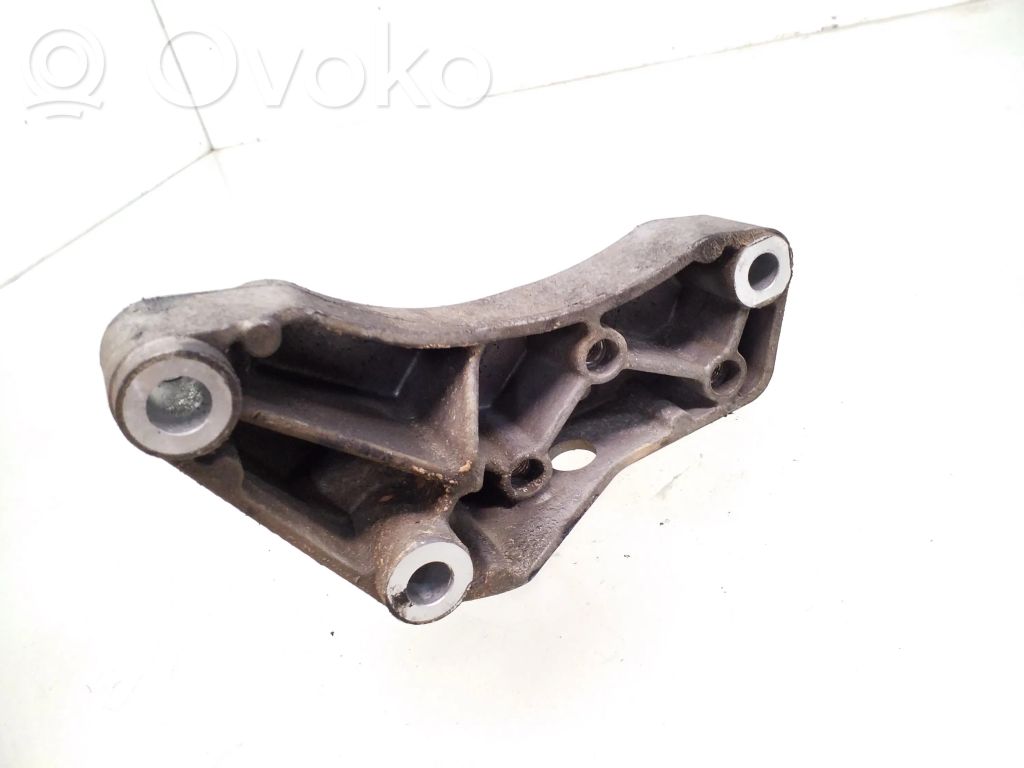 Volkswagen PASSAT B6 Engine mounting bracket 