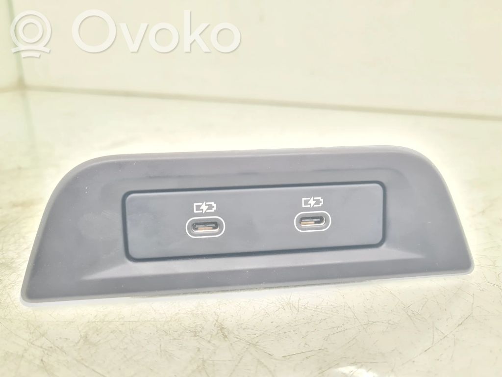Porsche Taycan 9J1 Priză USB 